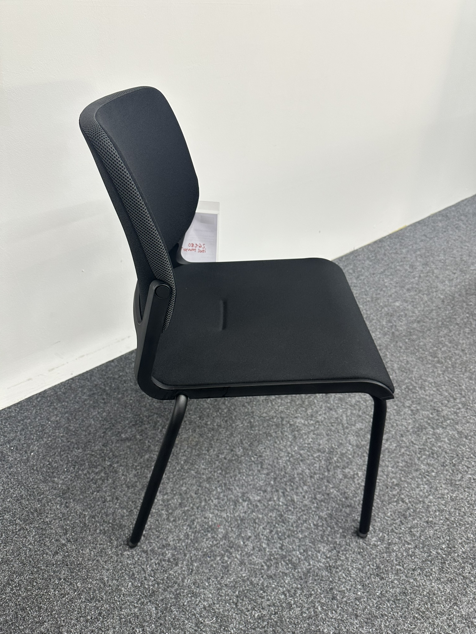 Drehstuhl mit 2 Besucherstühlen