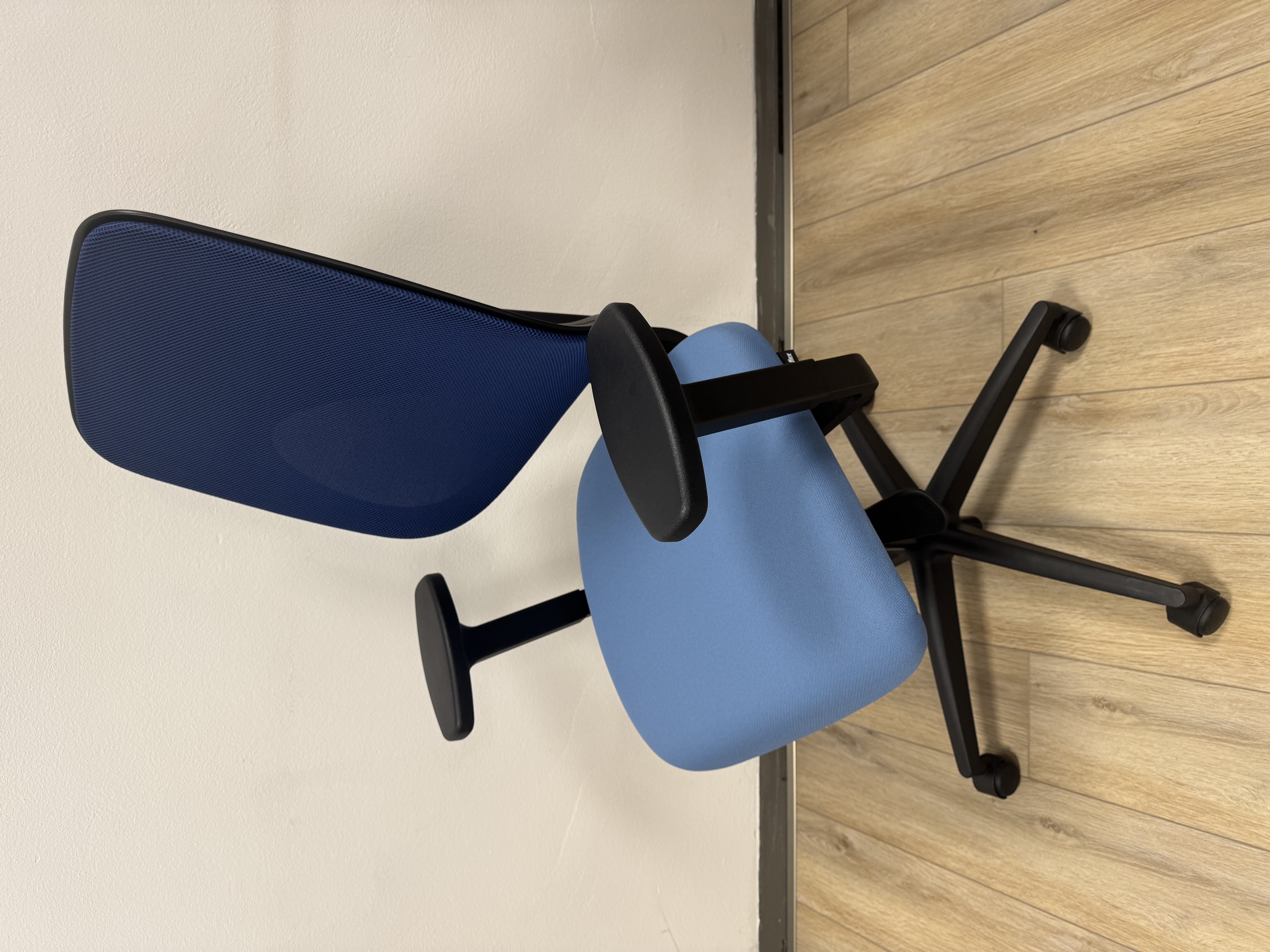 Bürodrehstuhl Giro 353 blau